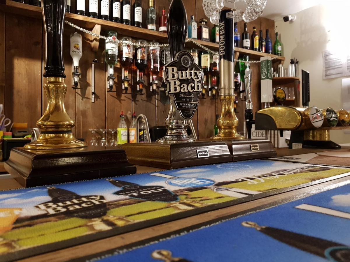 The Cock Hotel Bronllys Buitenkant foto